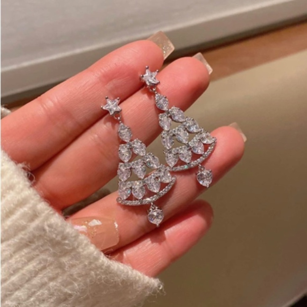Beautiful Rhinestone Christmas 🎄Earrings - Picture 3 of 6